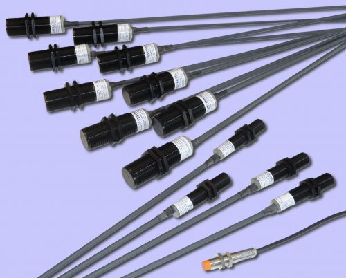 Inductive / capacitive proximity sensor group